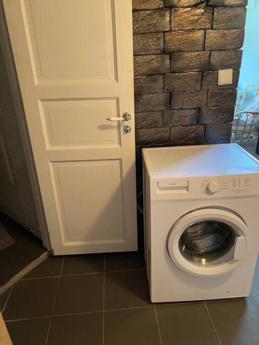 Charmigt Sekelskifteshus Med Naerhet Till Det Mesta Eskilstuna Buitenkant foto
